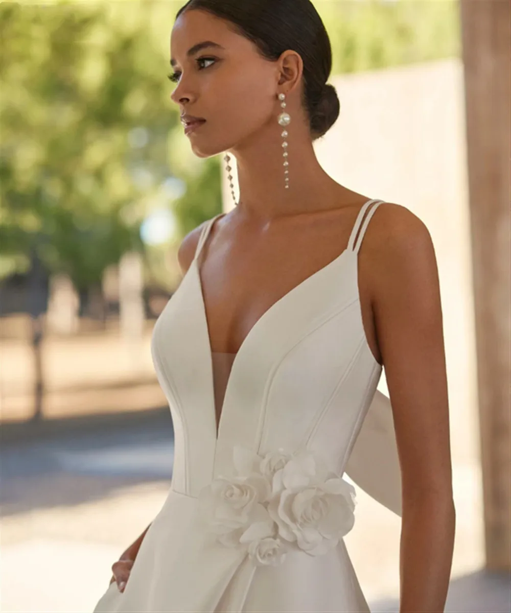 2025 Elegant Satin Wedding Dresses Spaghetti Straps Bow Side Slit A-Line Bride Prom Gown Backless Bridal Gowns Customized
2025 Elegant Satin Wedding Dresses Spaghetti Straps Bow Side Slit A-Line Bride Prom Gown Backless Bridal Gowns Customized