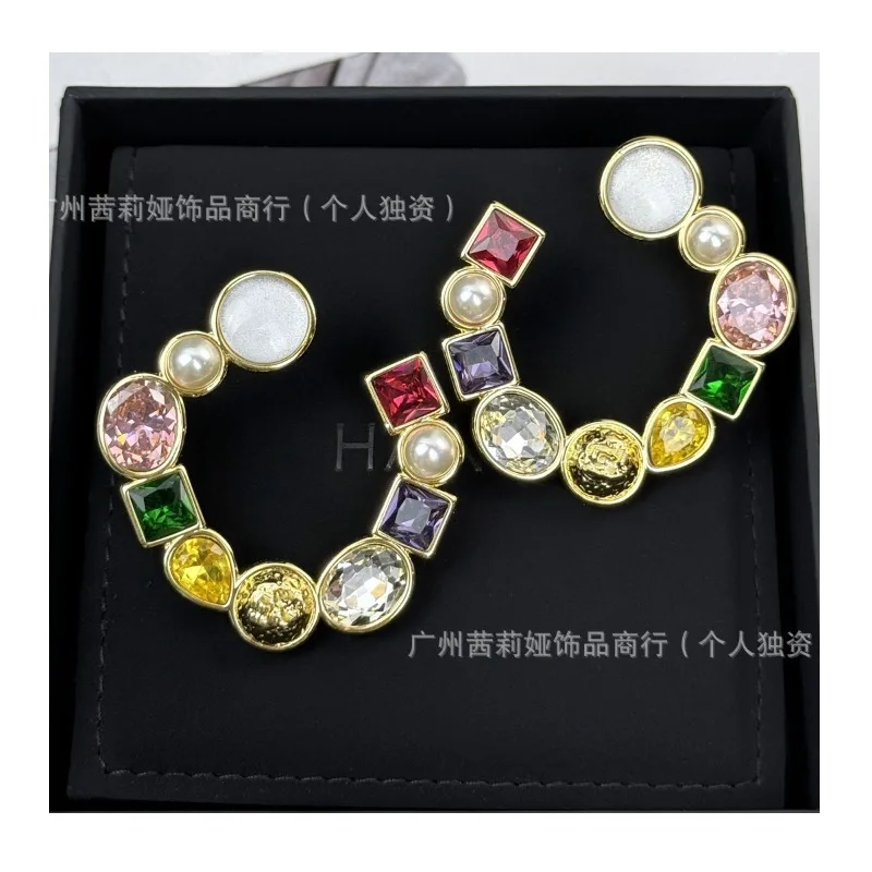 New Geometric Colored Gemstone Earrings Exaggerated Retro Semi-round Earrings Unique High-end Accessories
New Geometric Colored Gemstone Earrings Exaggerated Retro Semi-round Earrings Unique High-end Accessories