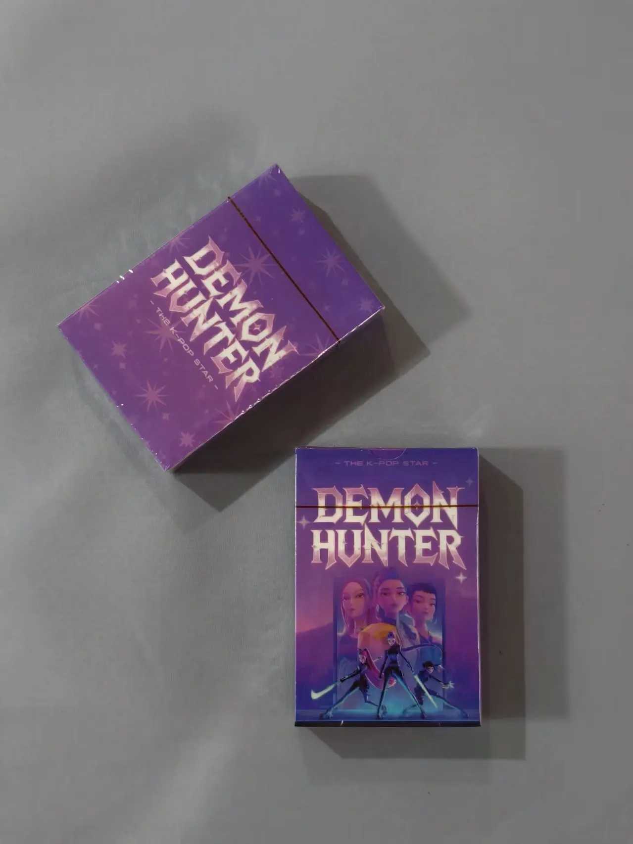 Kpop Demon Hunters аниме лазерная карта, модные коллекционные карты для студентов, мультяшная анимация, окружающие подарки для детей
Kpop Demon Hunters аниме лазерная карта, модные коллекционные карты для студентов, мультяшная анимация, окружающие подарки для детей