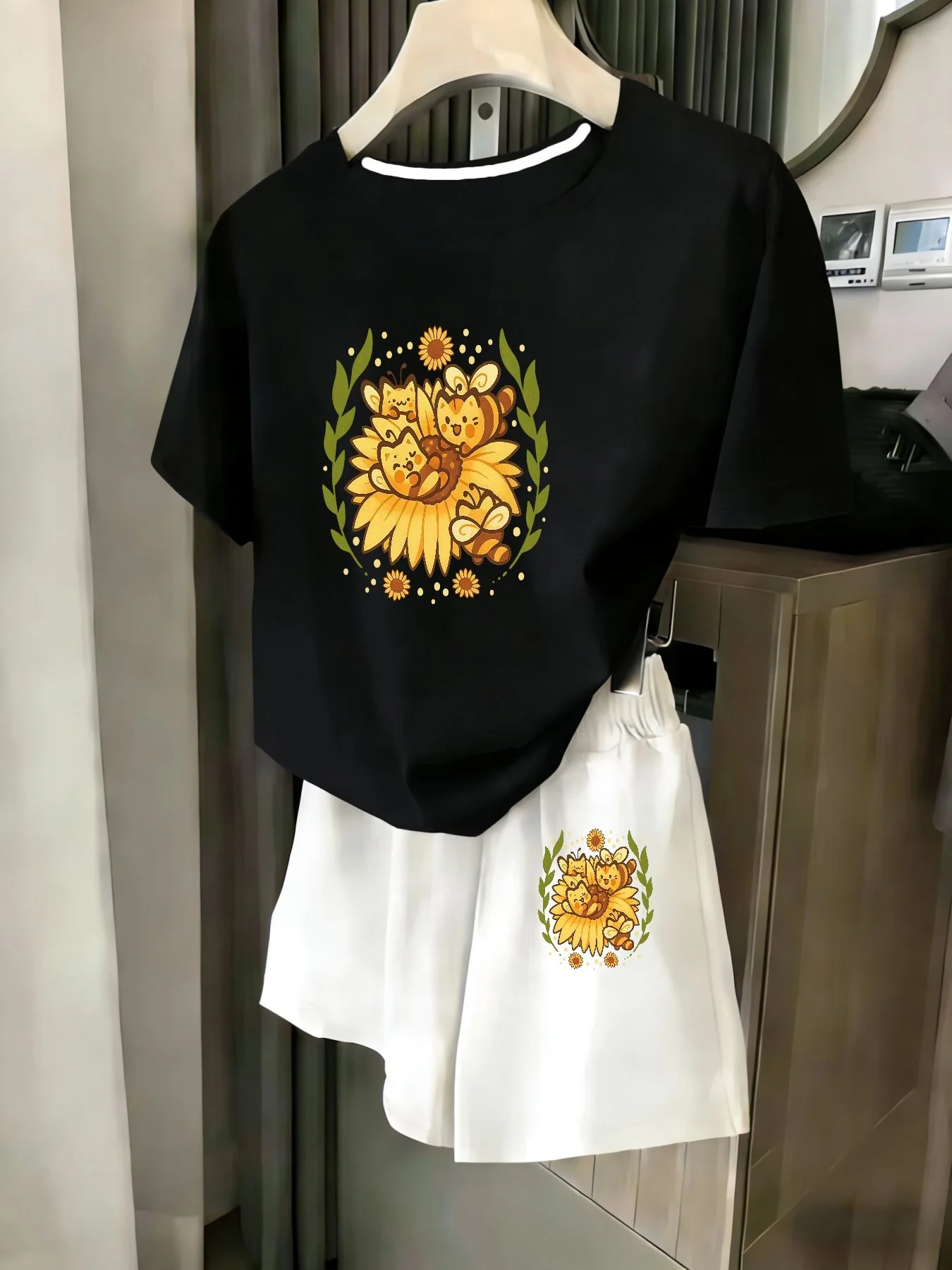 Ladies 2-Piece Set Summer Beach Vacation Casual round Neck Short Sleeve Random Print T-Shirt Elastic Waist Shorts Suit Comfortab
Ladies 2-Piece Set Summer Beach Vacation Casual round Neck Short Sleeve Random Print T-Shirt Elastic Waist Shorts Suit Comfortab