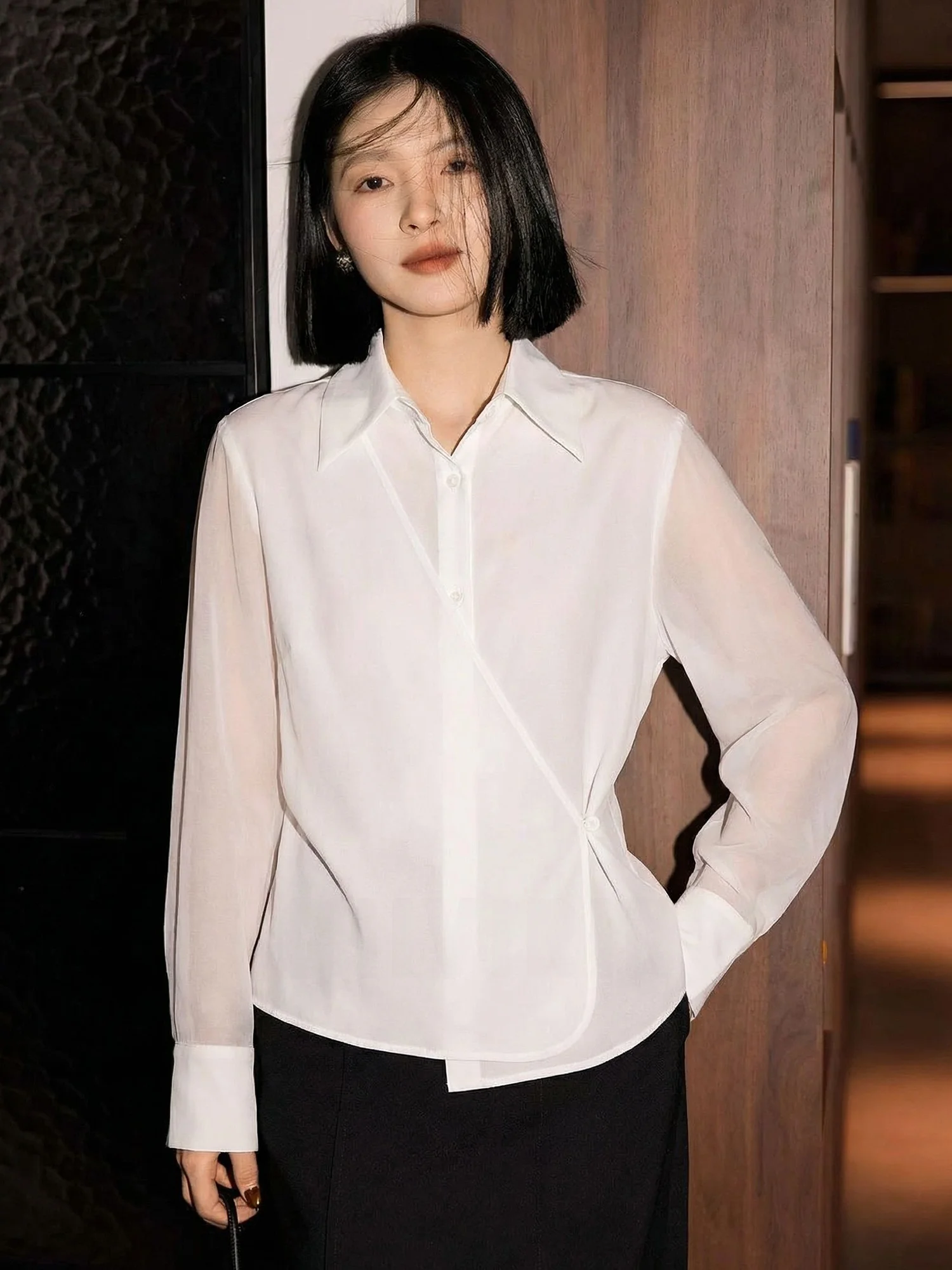 Chivirin Minimalist Style White Long Sleeve Women's Shirt Summer Lightweight Loose Fit Slimming Effect Casual Collar
Chivirin Minimalist Style White Long Sleeve Women's Shirt Summer Lightweight Loose Fit Slimming Effect Casual Collar