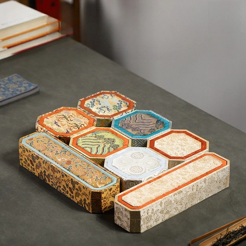 Cloth Jewelry Box Vintage Luxury Jeweler Jewellery Boxes Bracelet Necklace Pendant Storage Case Organizer Packaging Supplies
Cloth Jewelry Box Vintage Luxury Jeweler Jewellery Boxes Bracelet Necklace Pendant Storage Case Organizer Packaging Supplies