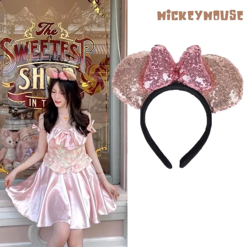 Повязка на голову Disney Minnie Rose Gold (1 шт.) – с блестящими ушками и розовым бантом, мягкий и милый подарок для фанатов.
Повязка на голову Disney Minnie Rose Gold (1 шт.) – с блестящими ушками и розовым бантом, мягкий и милый подарок для фанатов.