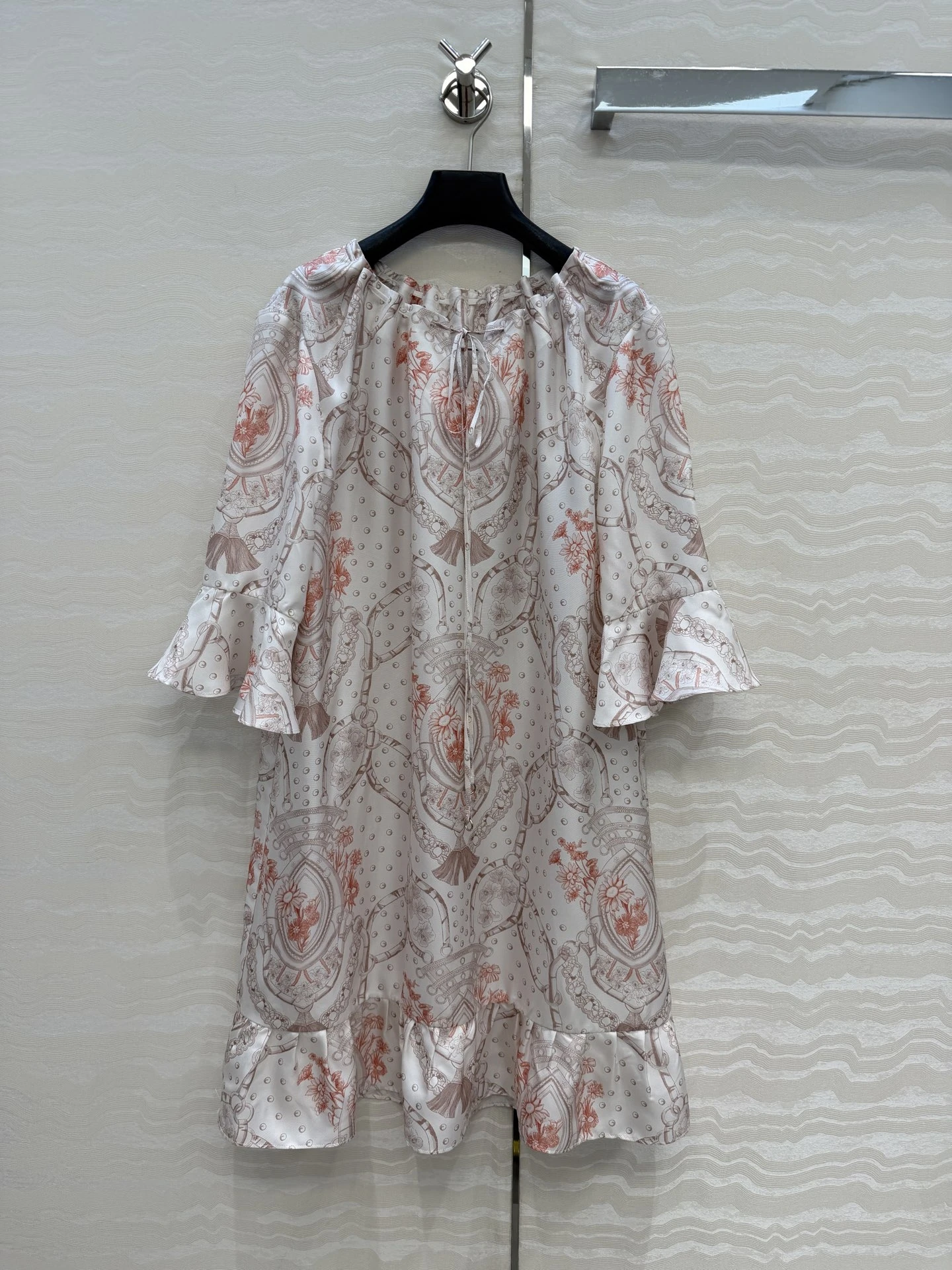 Original Quality Spring Summer New Pink Floral Print Silk Dress Casual Loose Waist Comfortable Breathable Five Sleeve Length
Original Quality Spring Summer New Pink Floral Print Silk Dress Casual Loose Waist Comfortable Breathable Five Sleeve Length