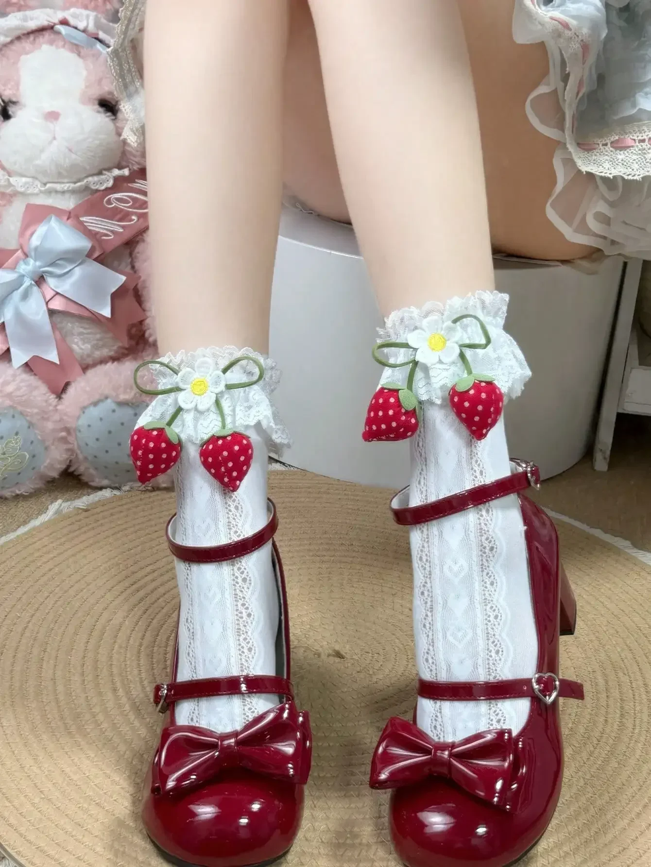 1 Pair Women's Spring/Summer Thin Lace Trim Hollow Strawberry Bow Mid-Calf Socks, Lolita Y2K Party & Daily Versatile Socks
1 Pair Women's Spring/Summer Thin Lace Trim Hollow Strawberry Bow Mid-Calf Socks, Lolita Y2K Party & Daily Versatile Socks