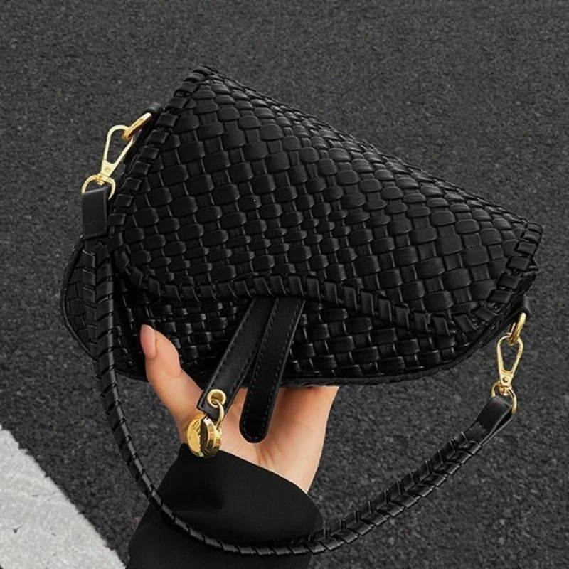 Woven bag for women, high-end texture retro single shoulder crossbody bag for women, hand-held saddle bag
Woven bag for women, high-end texture retro single shoulder crossbody bag for women, hand-held saddle bag