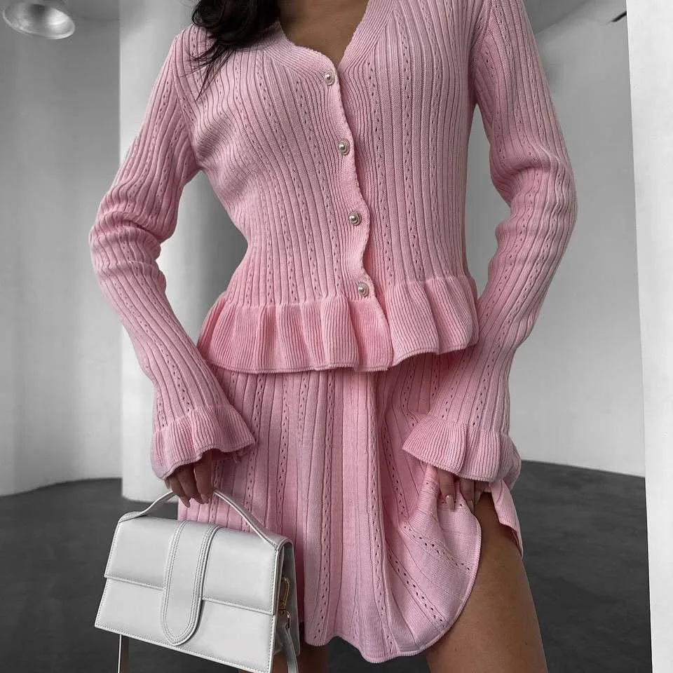 Fashion Knitted 2 Piece Set Autumn Winter Solid Color V-neck Button Long Sleeved Ruffle Sweater Cardigan A-line Short Skirt Suit
Fashion Knitted 2 Piece Set Autumn Winter Solid Color V-neck Button Long Sleeved Ruffle Sweater Cardigan A-line Short Skirt Suit