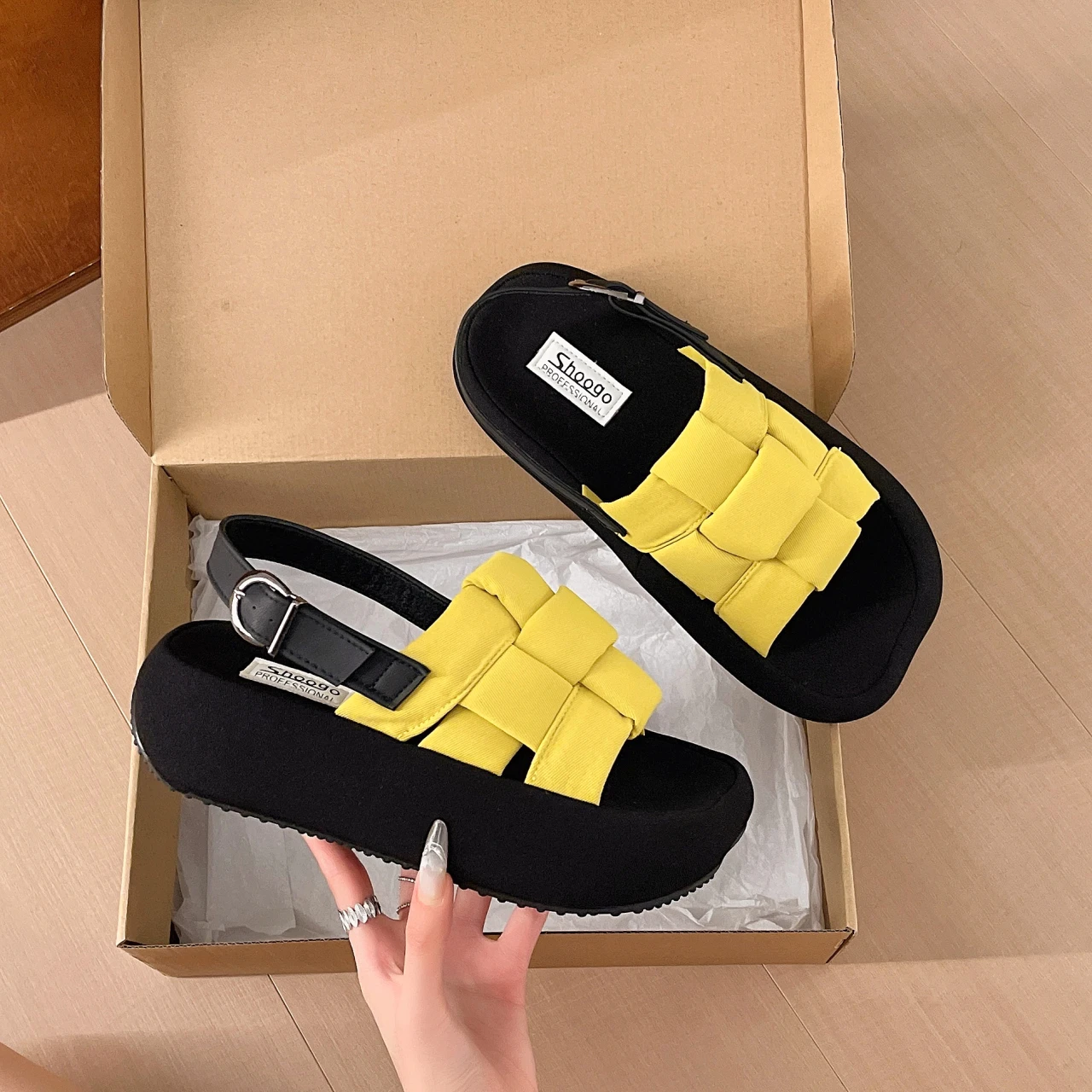 Hot-selling Open-toe Woven Casual Sandals for Women,Summer Breathable and Comfortable,Versatile Thick-soled Platform Beach Shoes
Hot-selling Open-toe Woven Casual Sandals for Women,Summer Breathable and Comfortable,Versatile Thick-soled Platform Beach Shoes