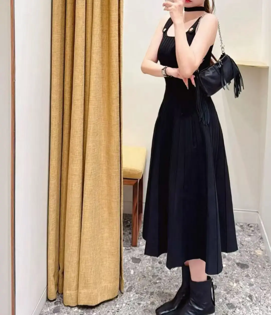 Black Knitted Tank Long Dress Women 2025 Early Spring New Elegant Sleeveless Mid-Length Slim Dress 5240395
Black Knitted Tank Long Dress Women 2025 Early Spring New Elegant Sleeveless Mid-Length Slim Dress 5240395
