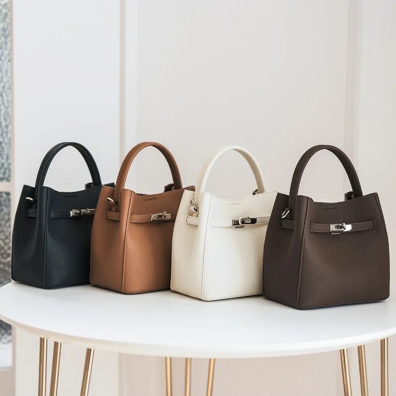 Fashion shoulder bag, crossbody bag, niche design, handbag, bucket bag, vegetable basket bag
Fashion shoulder bag, crossbody bag, niche design, handbag, bucket bag, vegetable basket bag