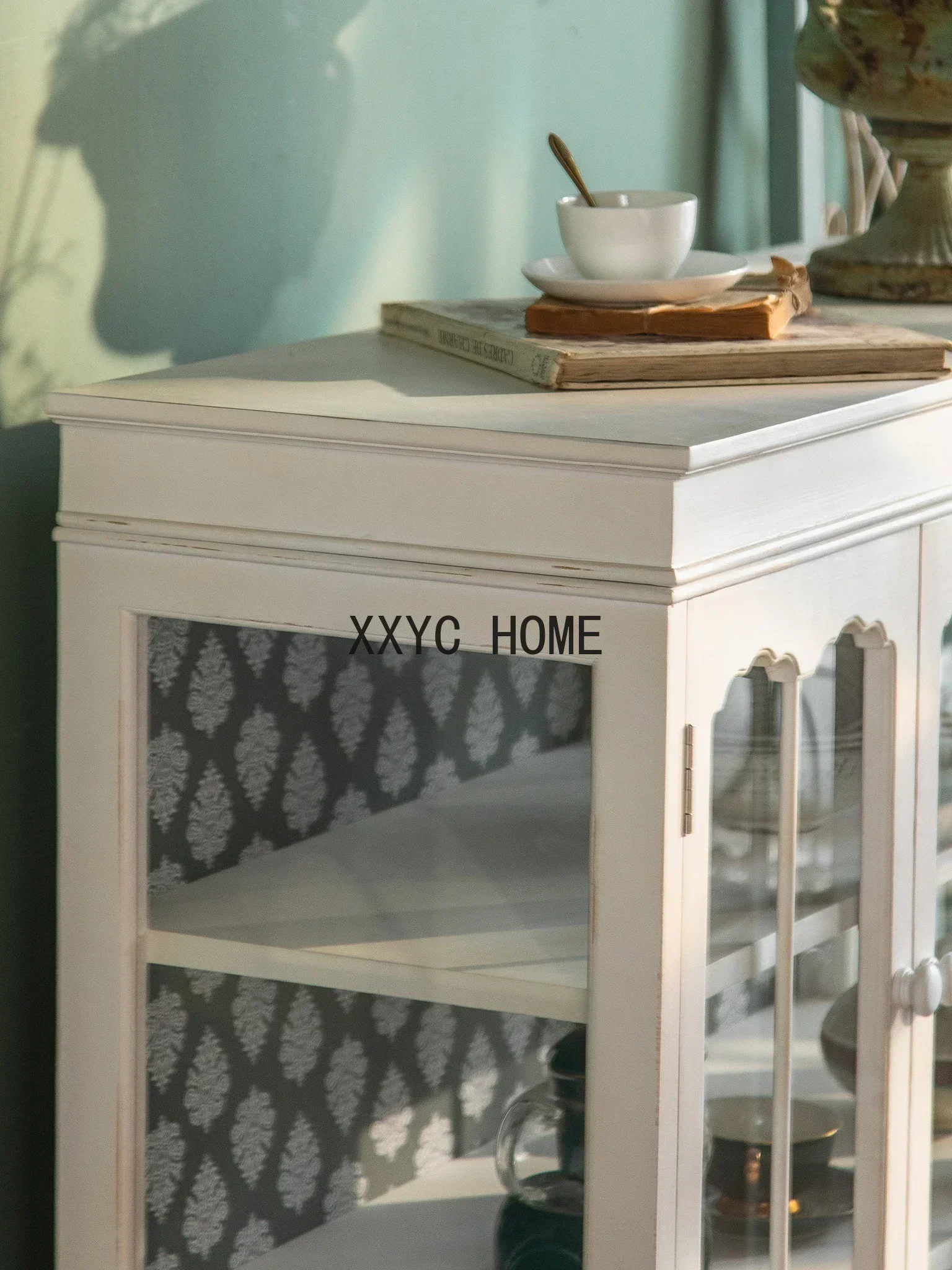 TAO Display Household Multi-Layer Transparent Glass White Retro Cabinet
TAO Display Household Multi-Layer Transparent Glass White Retro Cabinet