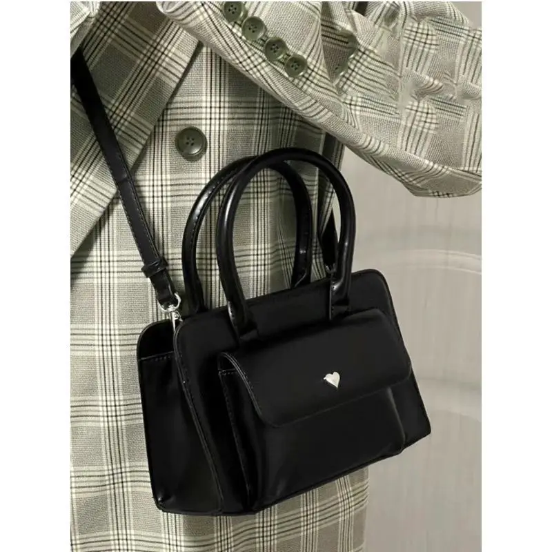 Niche Casual Fashion Versatile High-End Texture Bag for Women Hand-Held Single Shoulder Diagonal Cross Small Square Bag
Niche Casual Fashion Versatile High-End Texture Bag for Women Hand-Held Single Shoulder Diagonal Cross Small Square Bag