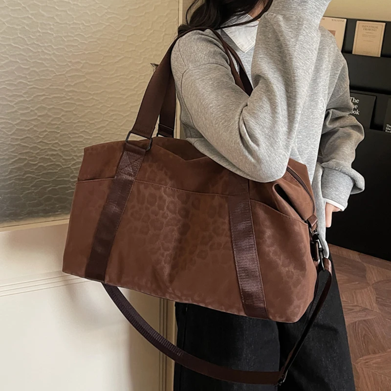 Tiptoegirls Leopard Pattern Large Capacity Travel Handbag Fashion PU Leather Simple Leisure Shoulder Bag Women Big Totes Bags
Tiptoegirls Leopard Pattern Large Capacity Travel Handbag Fashion PU Leather Simple Leisure Shoulder Bag Women Big Totes Bags