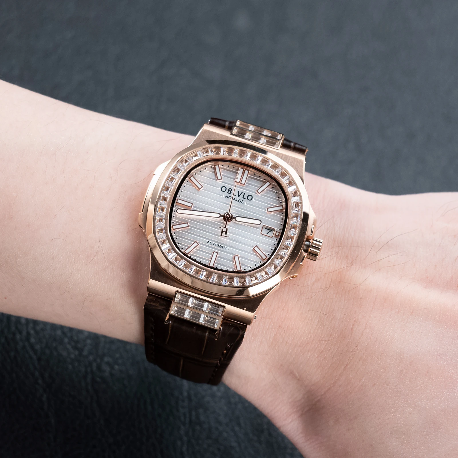 OBLVLO Men's Ultrathin Square Watch 8.8mm Rose Gold Case Diamond Texture Dial Date Waterproof Miyato 9015 Mechanical FM-ATD
OBLVLO Men's Ultrathin Square Watch 8.8mm Rose Gold Case Diamond Texture Dial Date Waterproof Miyato 9015 Mechanical FM-ATD