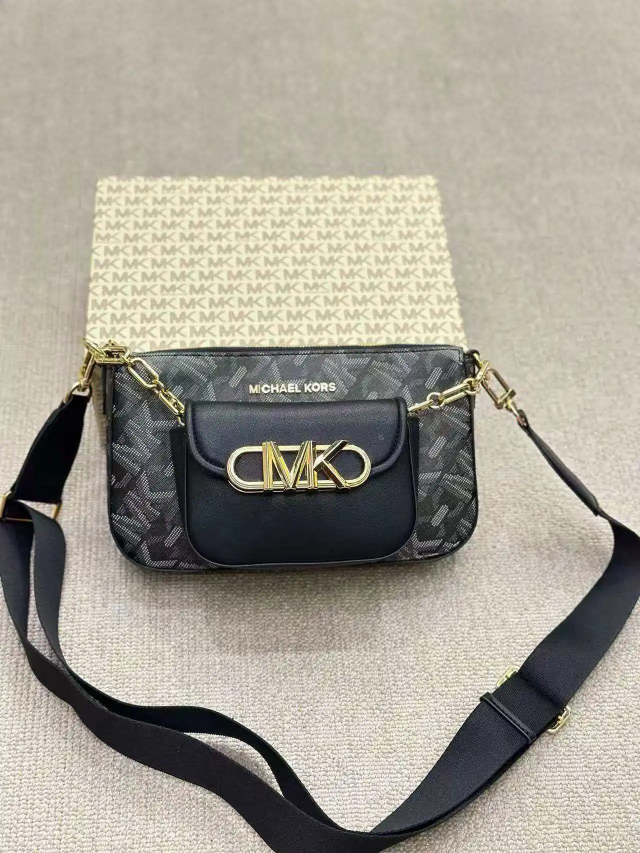 Michael Kors Crossbody Bag Brand 2026 New Women's Compact Elegant Tote Bag Stylish and Refined Women's Bag
Michael Kors Crossbody Bag Brand 2026 New Women's Compact Elegant Tote Bag Stylish and Refined Women's Bag