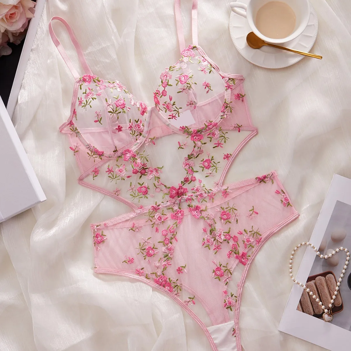 Fashion Lace Lingerie Bodysuits Teddy for Women Sexy Cut Out Mesh Embroidery See Through Slim Underwear Intimate
Fashion Lace Lingerie Bodysuits Teddy for Women Sexy Cut Out Mesh Embroidery See Through Slim Underwear Intimate