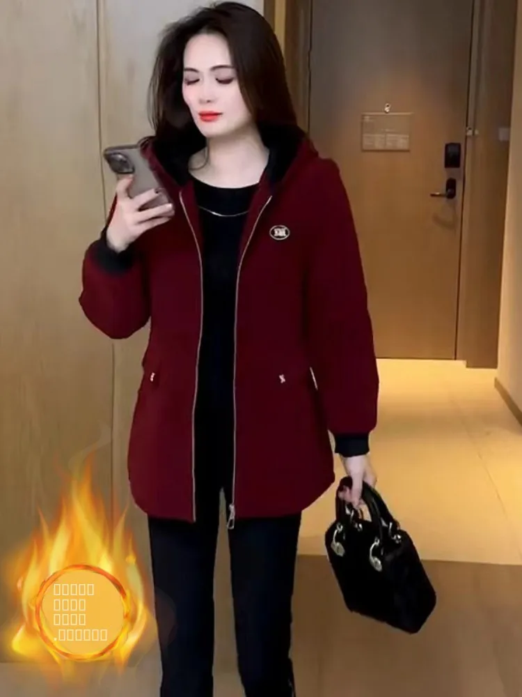 Утепленная хлопковая куртка с капюшоном на флисовой подкладке для женщин среднего возраста: повседневная теплая верхняя одежда для зимнего отдыха, модное пальто
Утепленная хлопковая куртка с капюшоном на флисовой подкладке для женщин среднего возраста: повседневная теплая верхняя одежда для зимнего отдыха, модное пальто