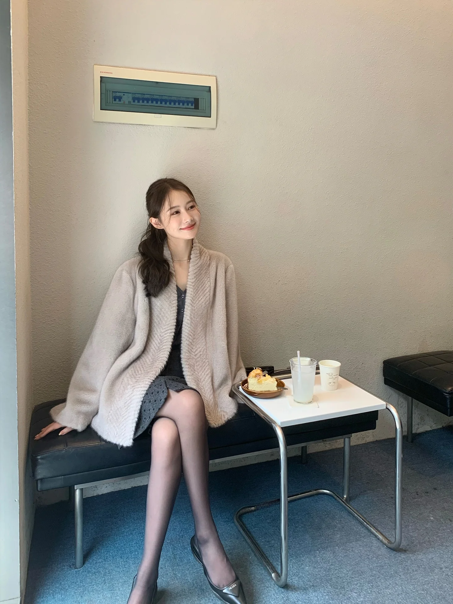 Faionable Winter Coat Women's Fake Mink Fur Pelt Patchwork Gingham Pattern Casual Sle Long Sve V-Ne Mid-Length Jaet
Faionable Winter Coat Women's Fake Mink Fur Pelt Patchwork Gingham Pattern Casual Sle Long Sve V-Ne Mid-Length Jaet