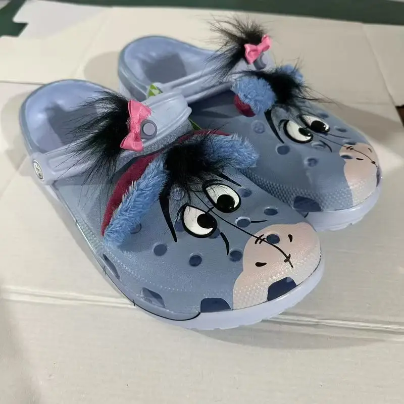 Сандалии с героями мультфильмов серии Eeyore, удобная противоскользящая обувь в виде пещеры для любителей аниме, уличные дорожные пляжные тапочки для пар, подарки
Сандалии с героями мультфильмов серии Eeyore, удобная противоскользящая обувь в виде пещеры для любителей аниме, уличные дорожные пляжные тапочки для пар, подарки