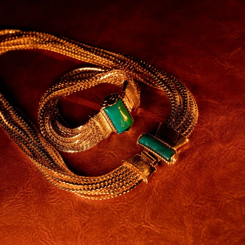 Новый дизайнерский роскошный позолоченный драгоценный камень женский ожерелье браслет мода ретро дворцовая позолоченная цепочка ожерелье комплект ювелирных изделий
Новый дизайнерский роскошный позолоченный драгоценный камень женский ожерелье браслет мода ретро дворцовая позолоченная цепочка ожерелье комплект ювелирных изделий