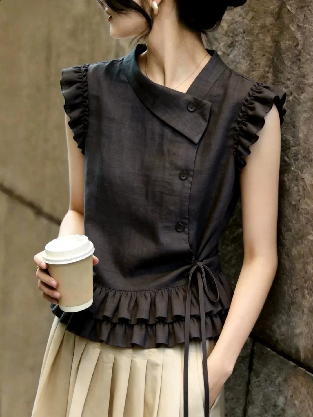 2026 Summer Commute Sleeveless Vest Waist Cinched Design Sensation Korean Style Straight Cut Silk Top with Lace
2026 Summer Commute Sleeveless Vest Waist Cinched Design Sensation Korean Style Straight Cut Silk Top with Lace