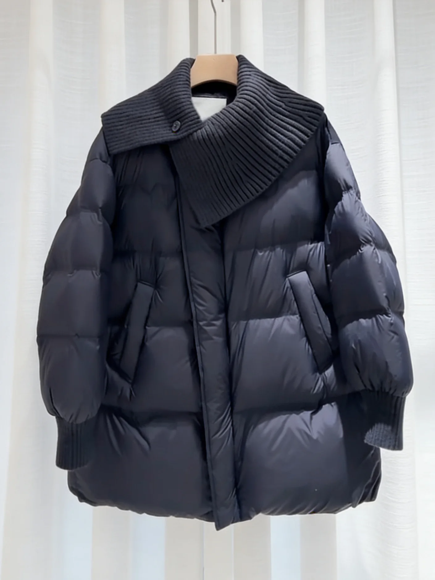 2025 Winter Thickened Knitted Shoulder Wrap Cotton Jacket Women's Casual Commute Versatile Outerwear Korean Style Loose Fit
2025 Winter Thickened Knitted Shoulder Wrap Cotton Jacket Women's Casual Commute Versatile Outerwear Korean Style Loose Fit