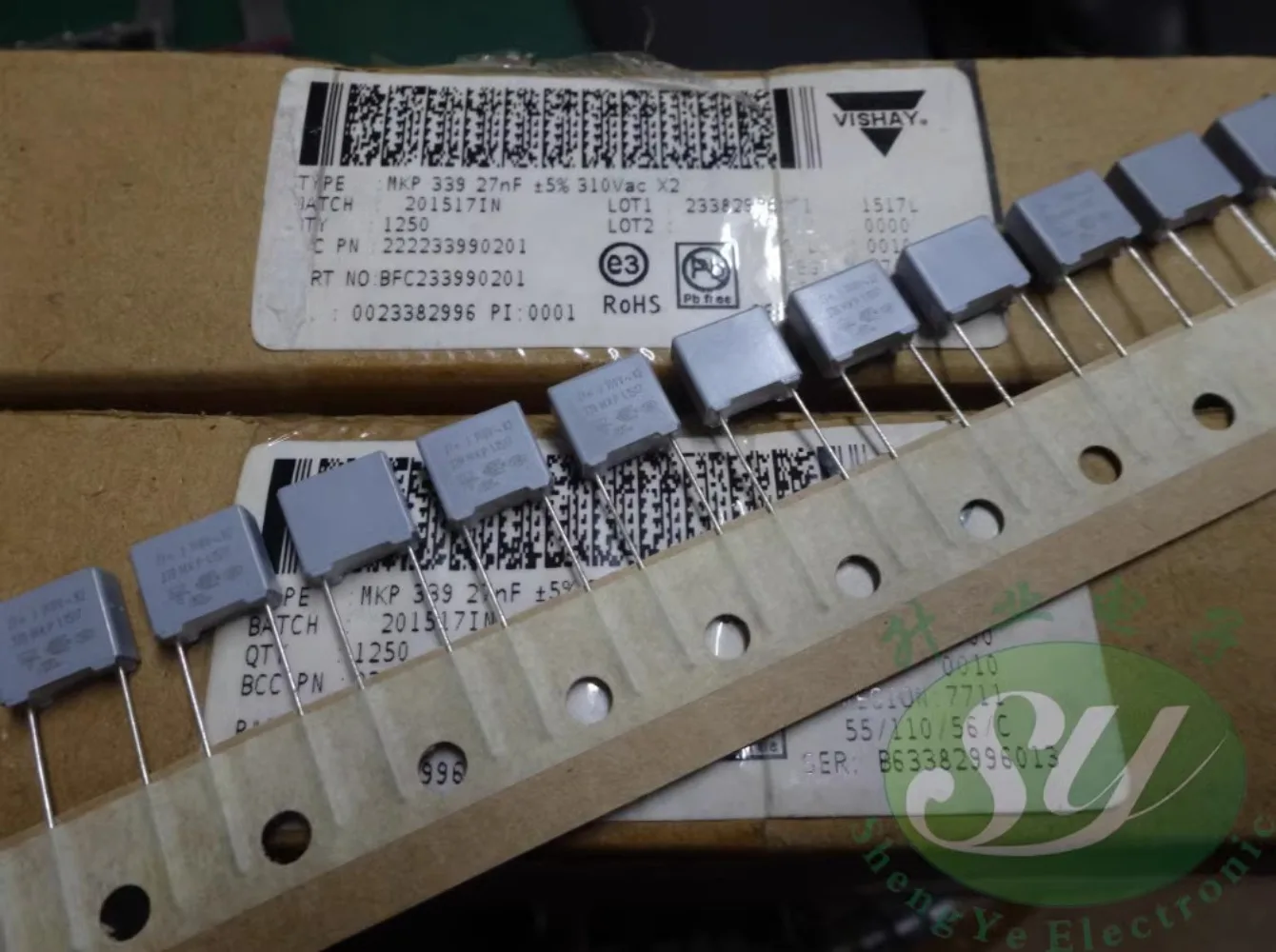 10 шт. MKP339 0,027 мкФ/310 В переменного тока 27nf 273 новый пленочный конденсатор 7,5 мм
10 шт. MKP339 0,027 мкФ/310 В переменного тока 27nf 273 новый пленочный конденсатор 7,5 мм