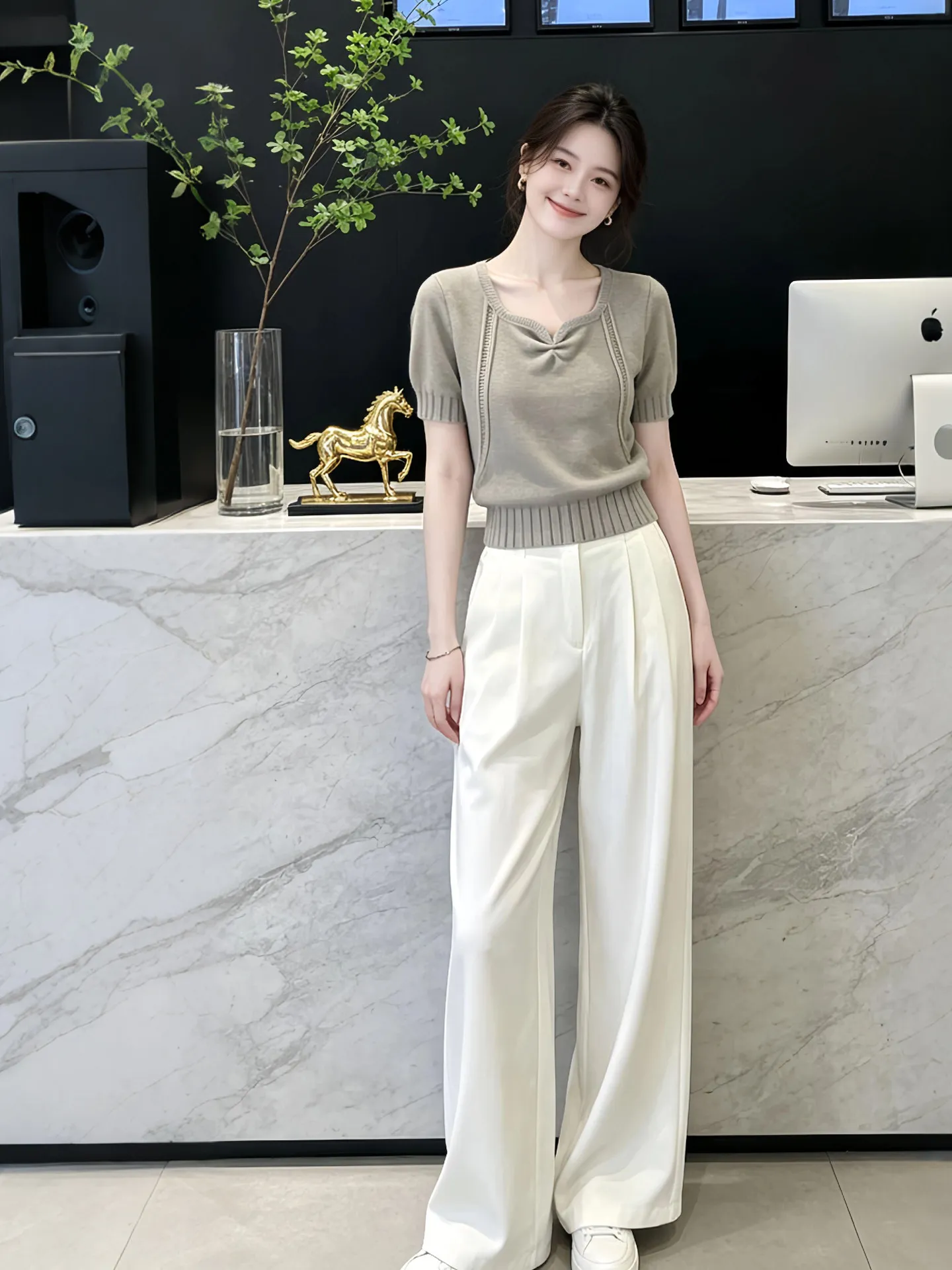Unique Beautiful Thin Knitted Top Women's Short Sleeve Soft Short Style Summer Fashion Design Sensation Commute Style Korean ...
Unique Beautiful Thin Knitted Top Women's Short Sleeve Soft Short Style Summer Fashion Design Sensation Commute Style Korean ...