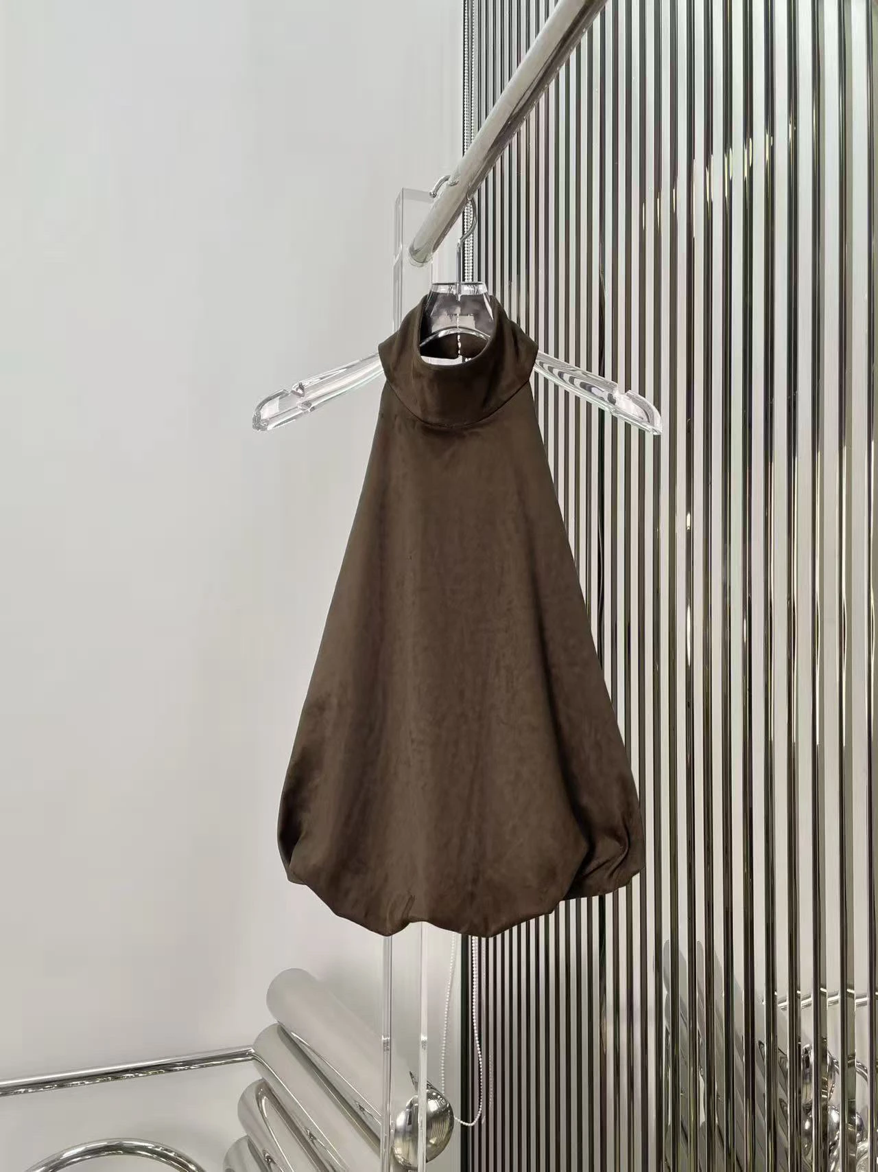 2025 Women's new spring and summer fashion suede fringe halter top and shorts set
2025 Women's new spring and summer fashion suede fringe halter top and shorts set