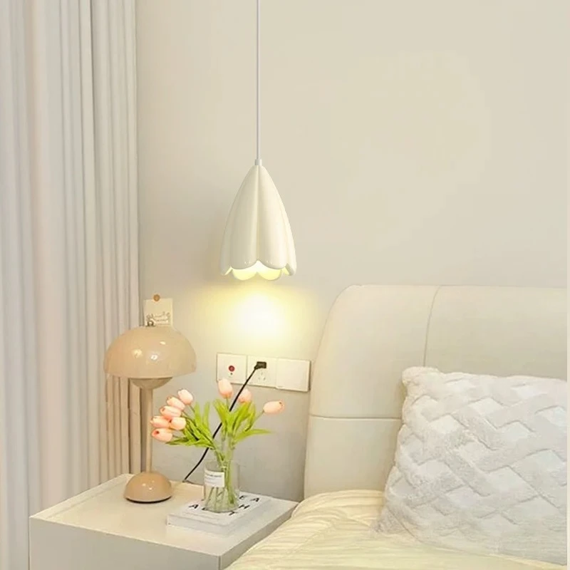 French Style Bud Pendant Light Cream-Style Romantic Chandelier Bedroom Dining Room Study Interior Decoration Pendant Lamp
French Style Bud Pendant Light Cream-Style Romantic Chandelier Bedroom Dining Room Study Interior Decoration Pendant Lamp