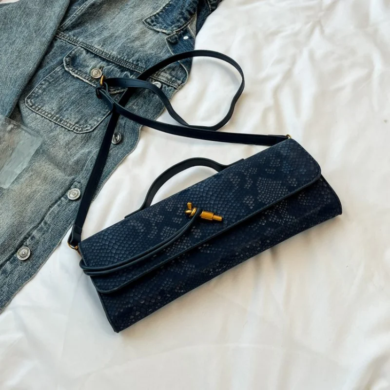 Elegant Women Messenger Bag Made Of Top-Quality Leather Boasting Casual Vintage Look And Spacious Interior
Elegant Women Messenger Bag Made Of Top-Quality Leather Boasting Casual Vintage Look And Spacious Interior