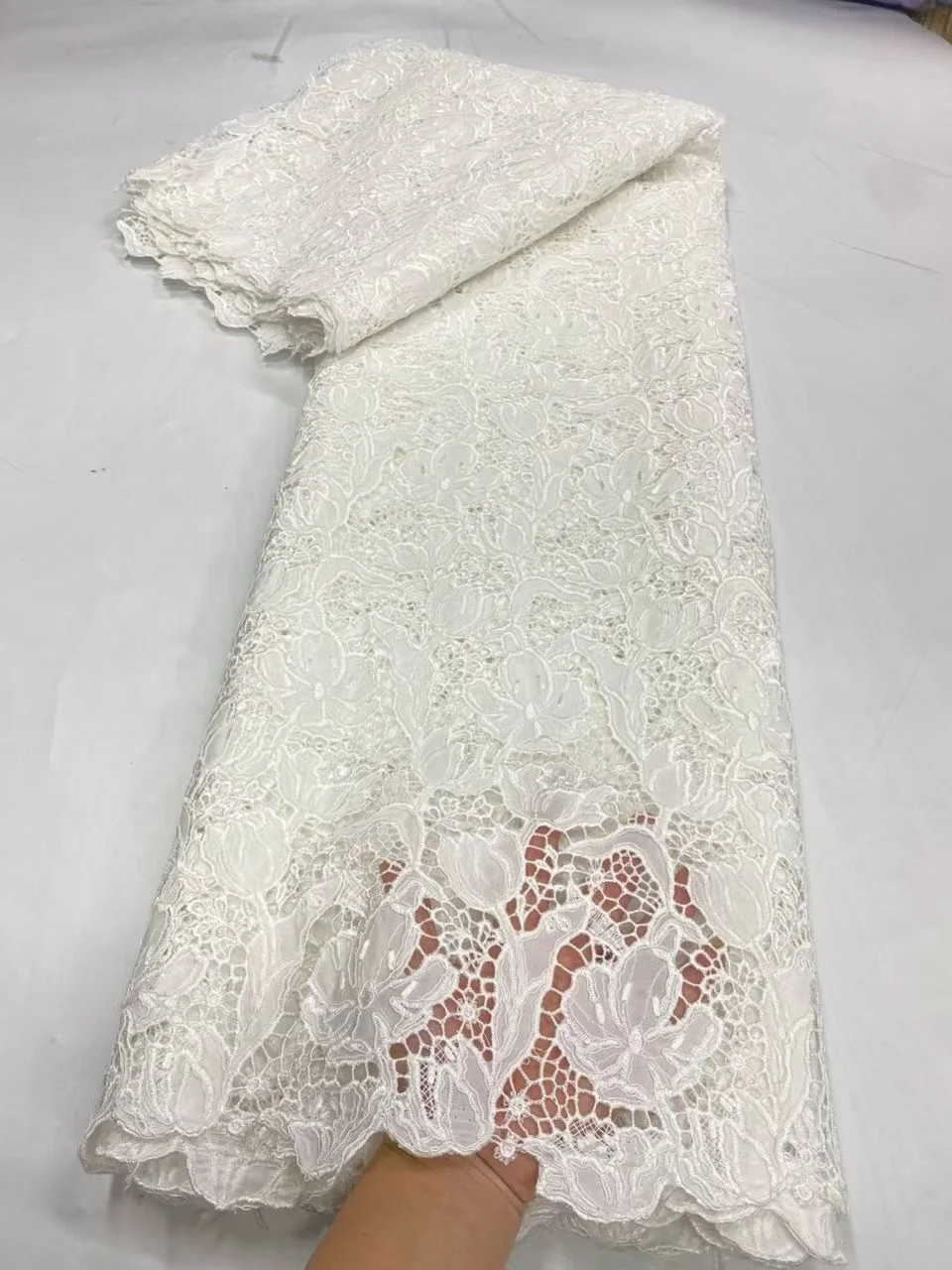 2026 Nigerian High-Quality Tulle Lace Fabric for Sewing Wedding Dress Cotton Chiffon Party Guipure Embroidery 5Yard JL548
2026 Nigerian High-Quality Tulle Lace Fabric for Sewing Wedding Dress Cotton Chiffon Party Guipure Embroidery 5Yard JL548