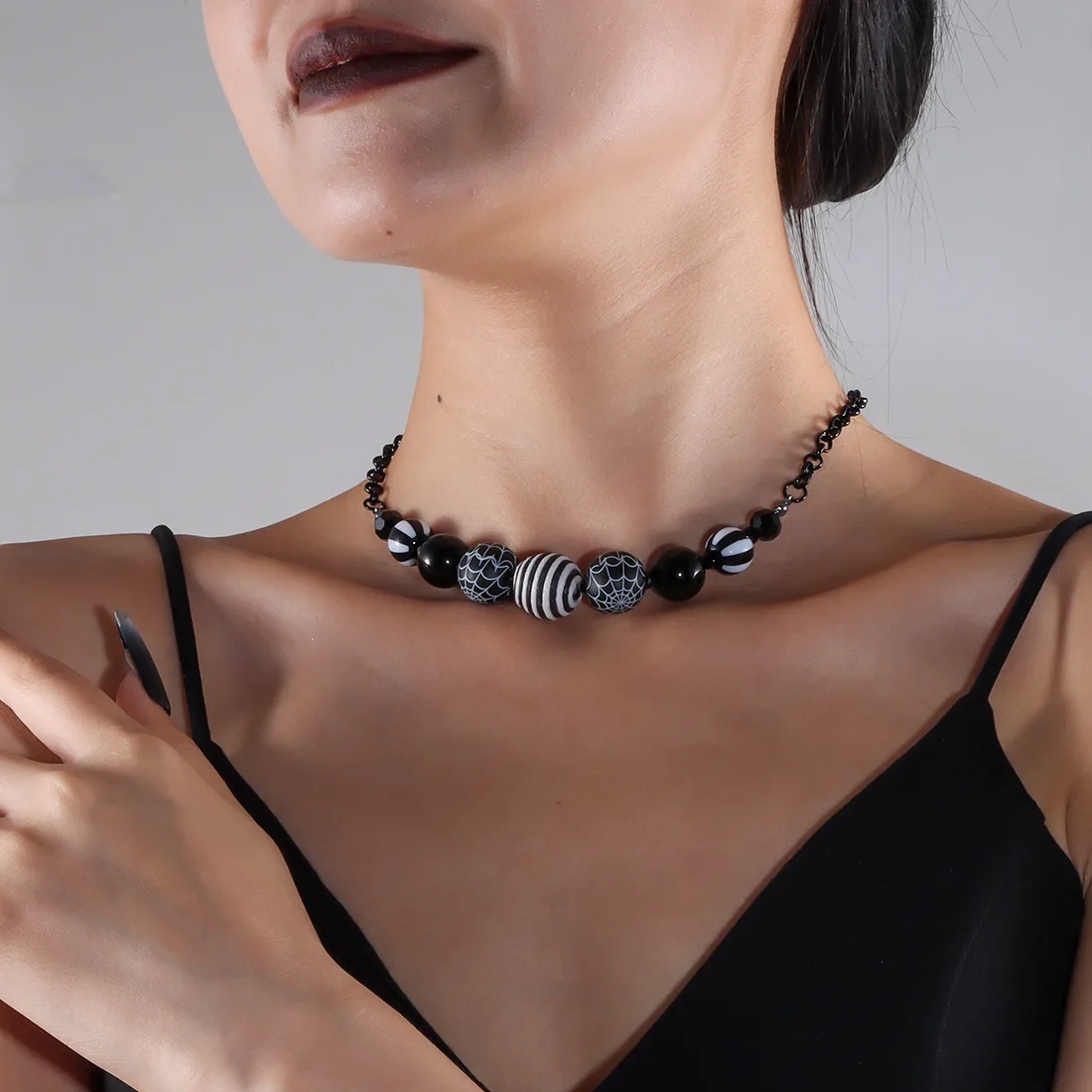 DIY accessories Halloween retro black and white beaded collarbone chain niche chain necklace NK24960
DIY accessories Halloween retro black and white beaded collarbone chain niche chain necklace NK24960