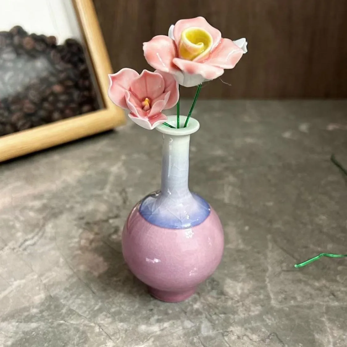 Creative Ceramic Vase Exquisite Office Ornaments Girls Birthday Present Handmade Table Decorations Beautiful Ornament Flower Pot
Creative Ceramic Vase Exquisite Office Ornaments Girls Birthday Present Handmade Table Decorations Beautiful Ornament Flower Pot