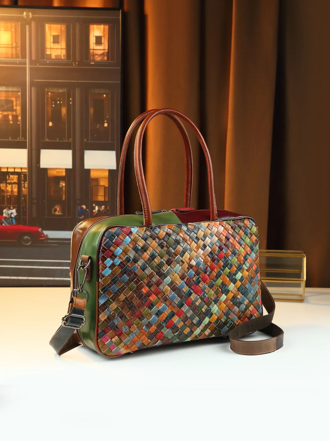 Woven random block portable horizontal square bag large capacity Boston pillow bag commuter bag leather bag
Woven random block portable horizontal square bag large capacity Boston pillow bag commuter bag leather bag