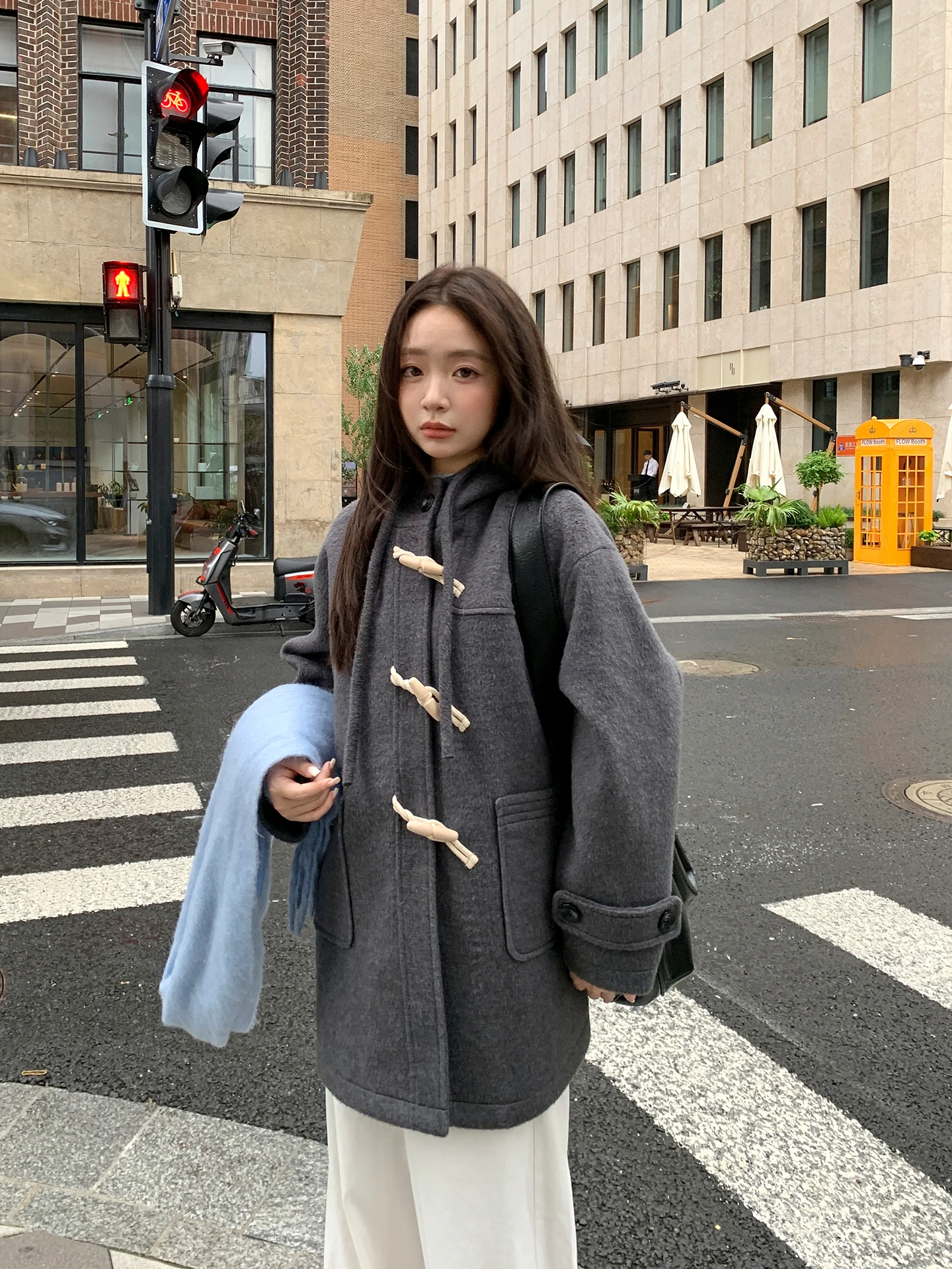 Шерстяное пальто с капюшоном из смесовой ткани для женщин от Chunghun Xiaobai, осень-зима, универсальный размер, смесь полиэстера, шерсти и вискозы
Шерстяное пальто с капюшоном из смесовой ткани для женщин от Chunghun Xiaobai, осень-зима, универсальный размер, смесь полиэстера, шерсти и вискозы