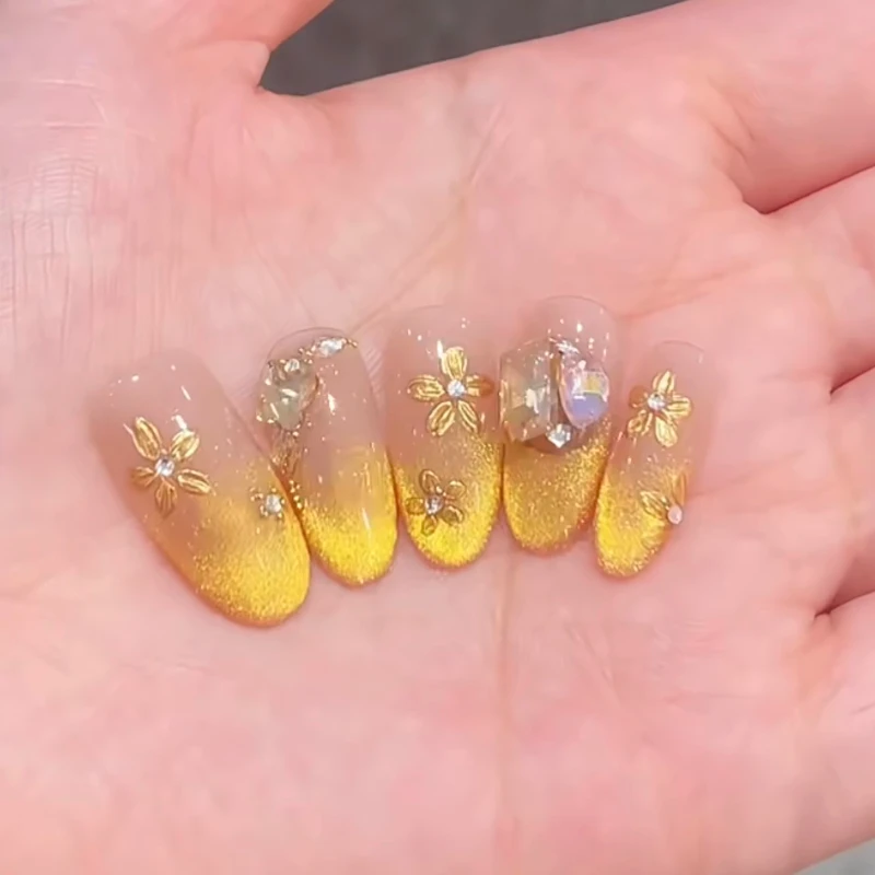 *High-end golden cat's eye French manicure short white pure hand-worn nail product nail sticker
*High-end golden cat's eye French manicure short white pure hand-worn nail product nail sticker