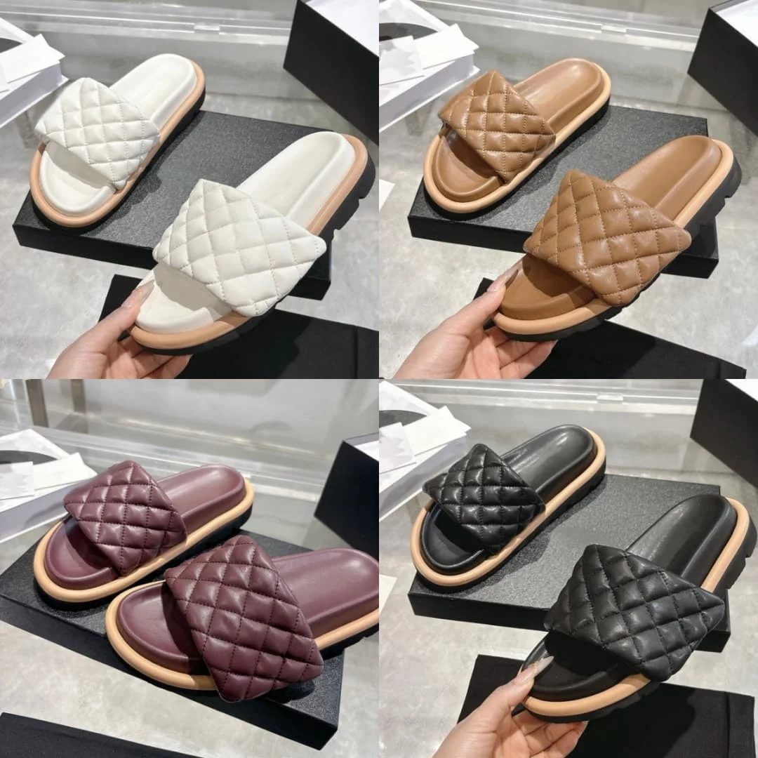New Diamond patterned Velcro slippers 2026 summer new style, fashionable and versatile, suitable for casual couple wear
New Diamond patterned Velcro slippers 2026 summer new style, fashionable and versatile, suitable for casual couple wear