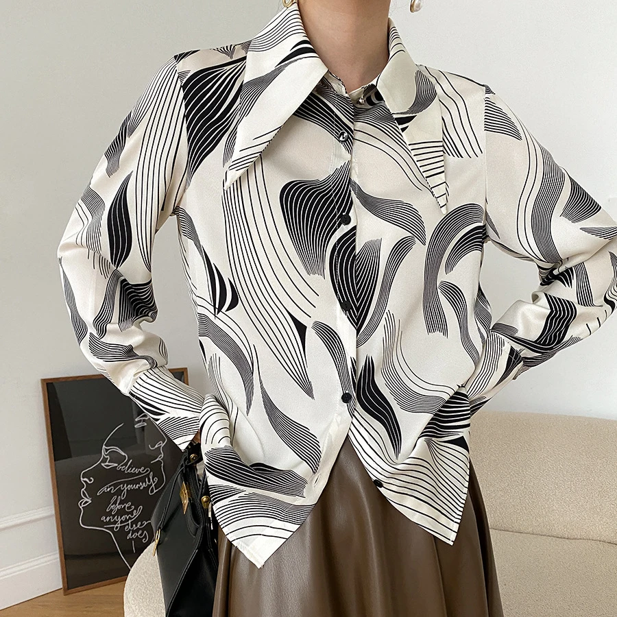 Artistic Printed Shirt With Small Commuter Top Collar Shirt New Women's Cothing In Autumn And Winter
Artistic Printed Shirt With Small Commuter Top Collar Shirt New Women's Cothing In Autumn And Winter