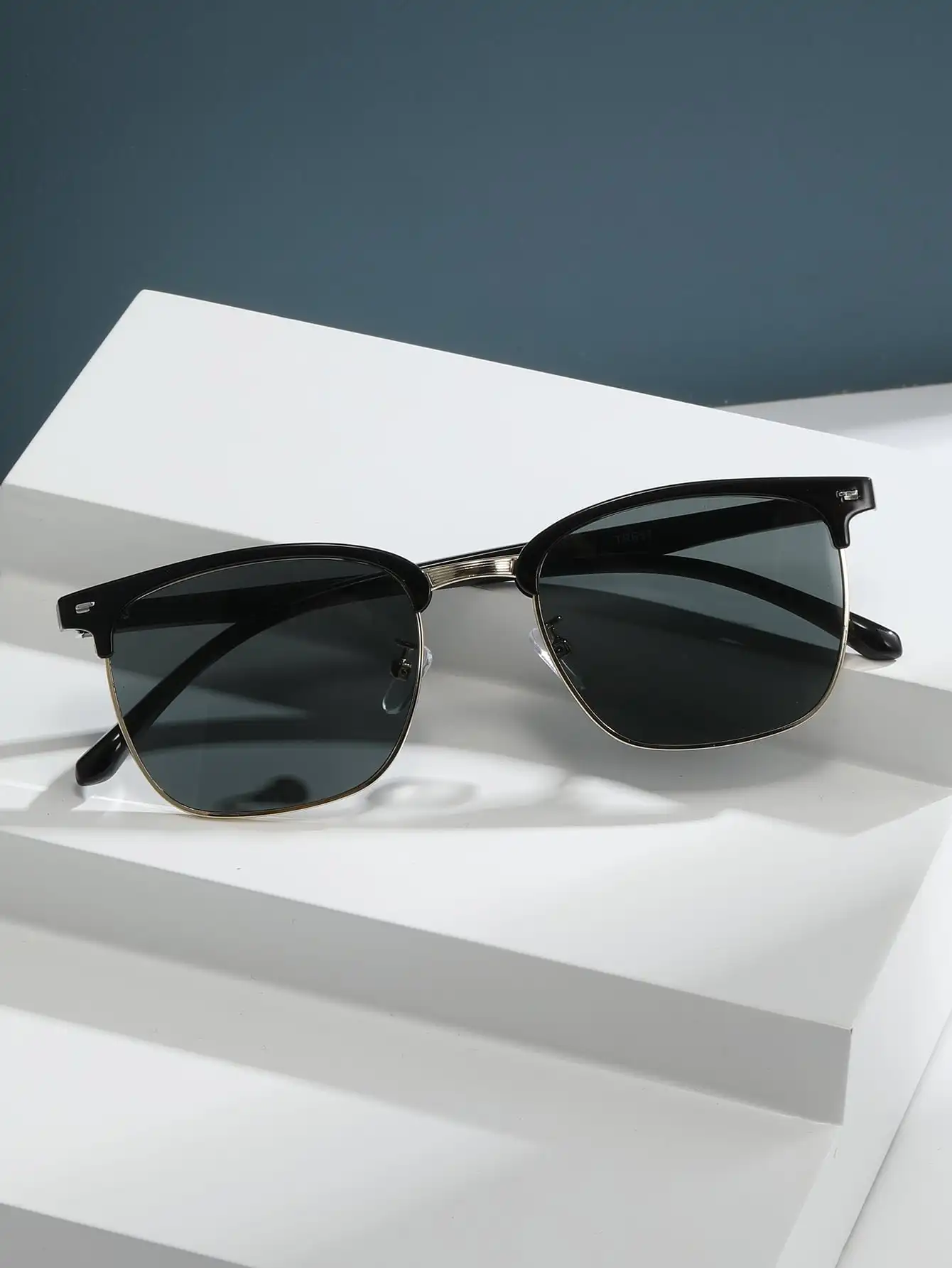 Fashion Glasses For Women & Men - Retro Travel Frame Metal, Classic Style Fashion Glasses| For Outdoor Sports, Cycling, Travel, Beach, Vacation, Driving, Fishing & Summer Use
Fashion Glasses For Women & Men - Retro Travel Frame Metal, Classic Style Fashion Glasses| For Outdoor Sports, Cycling, Travel, Beach, Vacation, Driving, Fishing & Summer Use