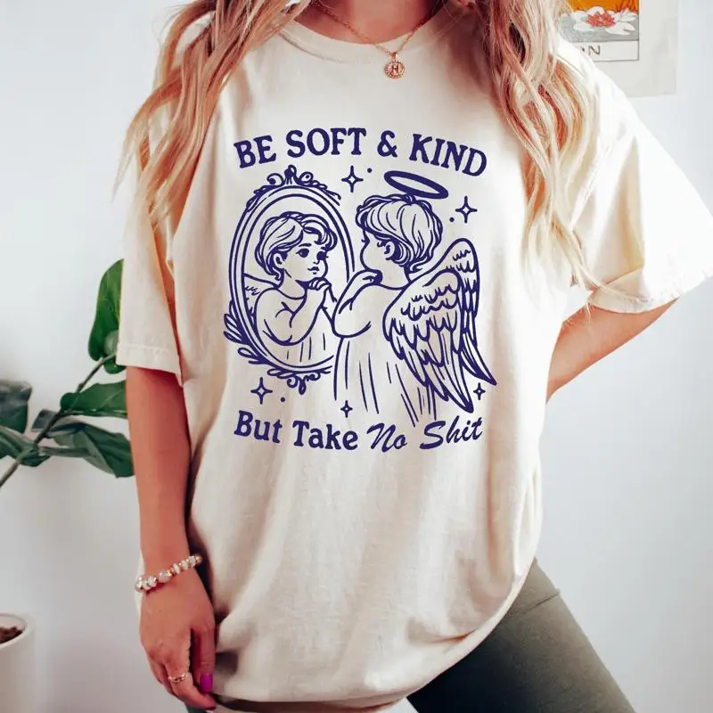 Футболка Be Soft And Kind But Take No, забавная эстетичная женская футболка в стиле ретро, комфорт темного юмора
Футболка Be Soft And Kind But Take No, забавная эстетичная женская футболка в стиле ретро, комфорт темного юмора
