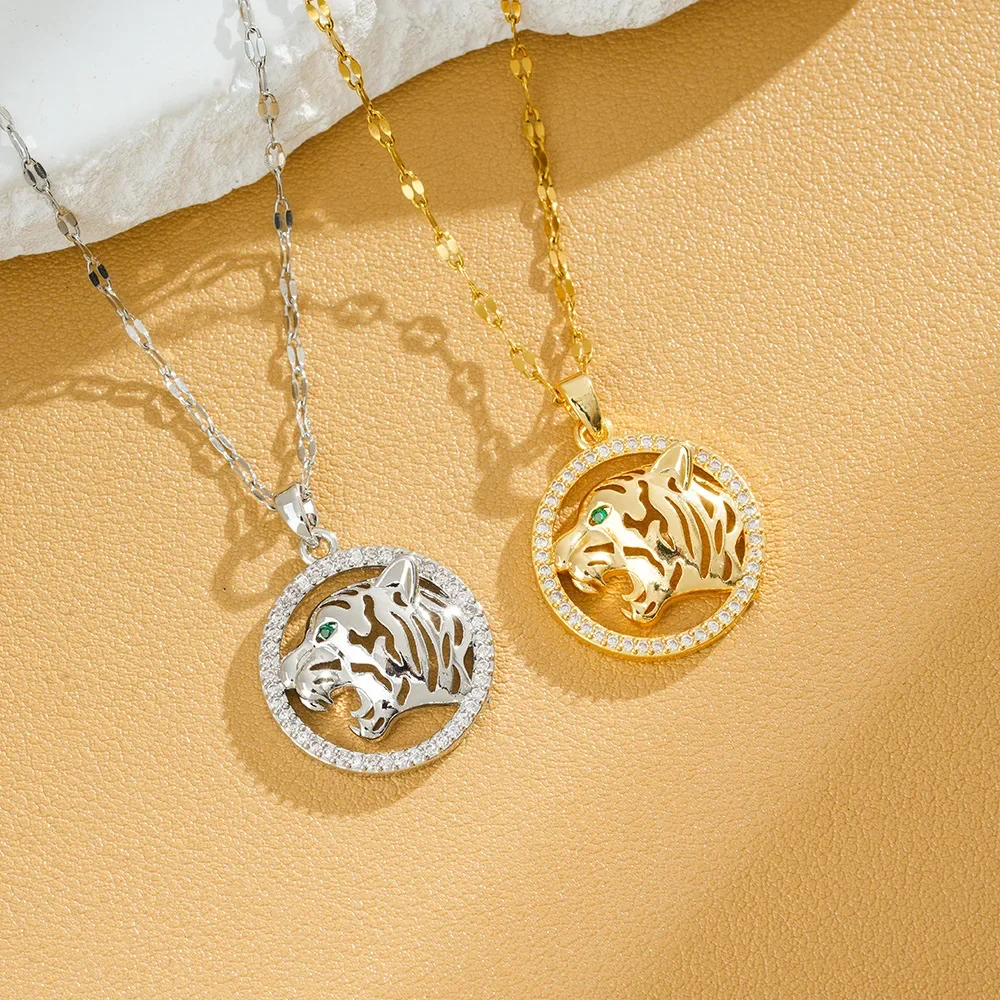 This latest powerful and niche all-diamond leopard print necklace is specially designed for women in 2025
This latest powerful and niche all-diamond leopard print necklace is specially designed for women in 2025