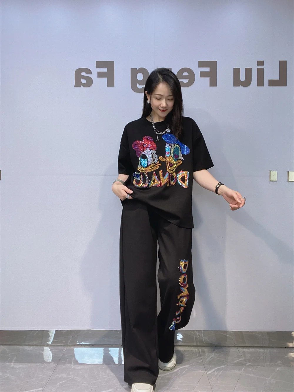 Fashionable Heavy-Duty Short-Sleeve T-Shirt And Wide-Leg Pants Diamond-Embellished Two-Piece Set for Women Breathable Cotton ...
Fashionable Heavy-Duty Short-Sleeve T-Shirt And Wide-Leg Pants Diamond-Embellished Two-Piece Set for Women Breathable Cotton ...