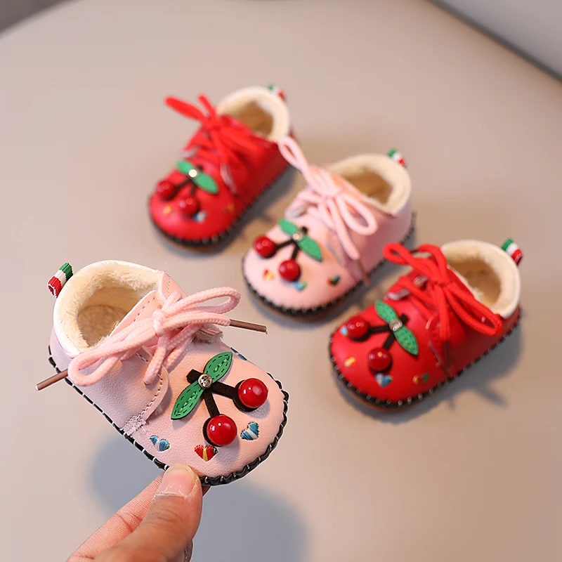 Милые прогулочные туфли для девочек Sweet Cherry, детская теплая обувь, замшевая удобная зимняя обувь на 2025 г., новые детские туфли на плоской подошве с круглым носком и мягкой подошвой
Милые прогулочные туфли для девочек Sweet Cherry, детская теплая обувь, замшевая удобная зимняя обувь на 2025 г., новые детские туфли на плоской подошве с круглым носком и мягкой подошвой