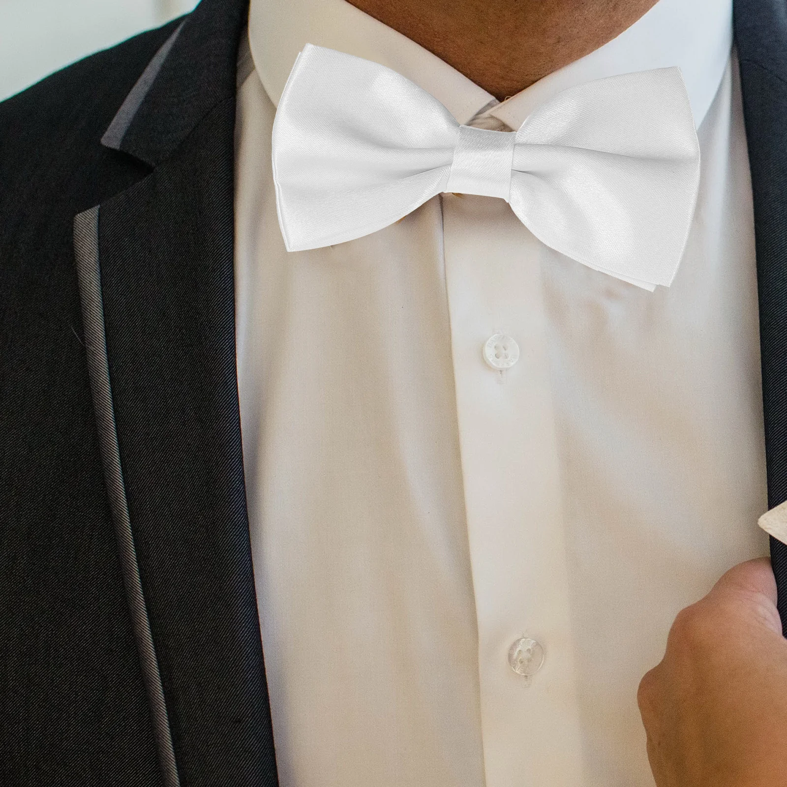 1Set Handkerchief and Bow Tie Set for Men Tuxedo Cufflinks Shirt Studs Groom Wedding Prom Business Elegant Costume Accessories
1Set Handkerchief and Bow Tie Set for Men Tuxedo Cufflinks Shirt Studs Groom Wedding Prom Business Elegant Costume Accessories