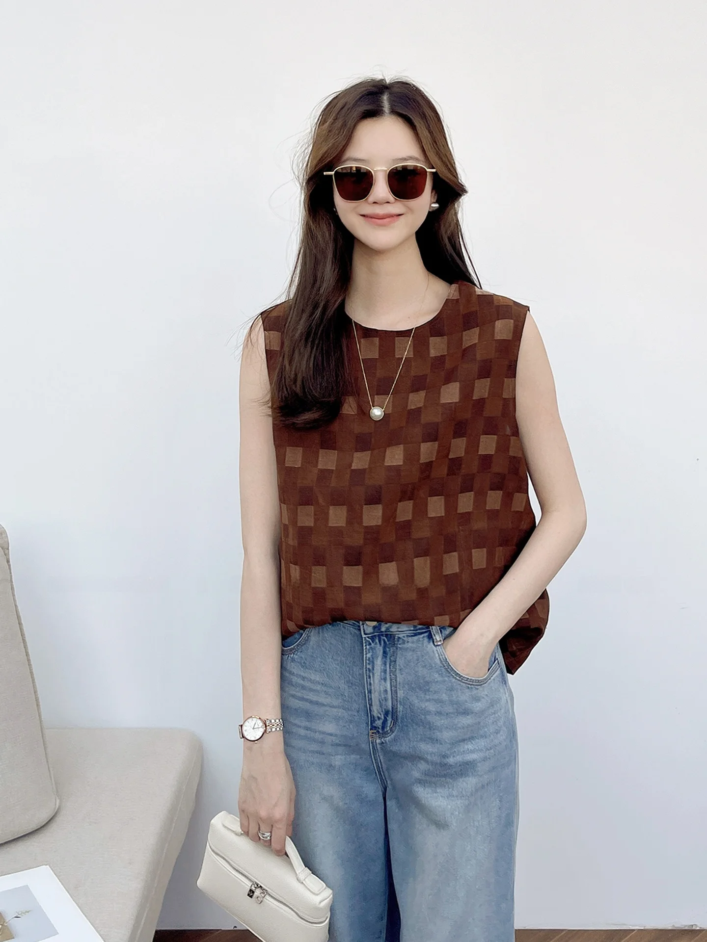 Korean Fashion Silk Chessboard Pattern Sleeveless Shirt Women's Summer New High-End Versatile Top Franze Brand Commute Style ...
Korean Fashion Silk Chessboard Pattern Sleeveless Shirt Women's Summer New High-End Versatile Top Franze Brand Commute Style ...