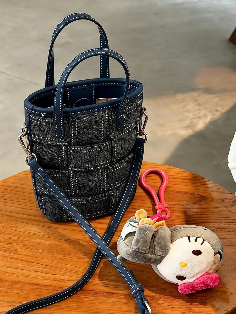Chinlykilo Denim Woven Bucket Bag Women's 2026 New High-End Luxury Handbag Soft Handle Spring Fashion Handbag
Chinlykilo Denim Woven Bucket Bag Women's 2026 New High-End Luxury Handbag Soft Handle Spring Fashion Handbag