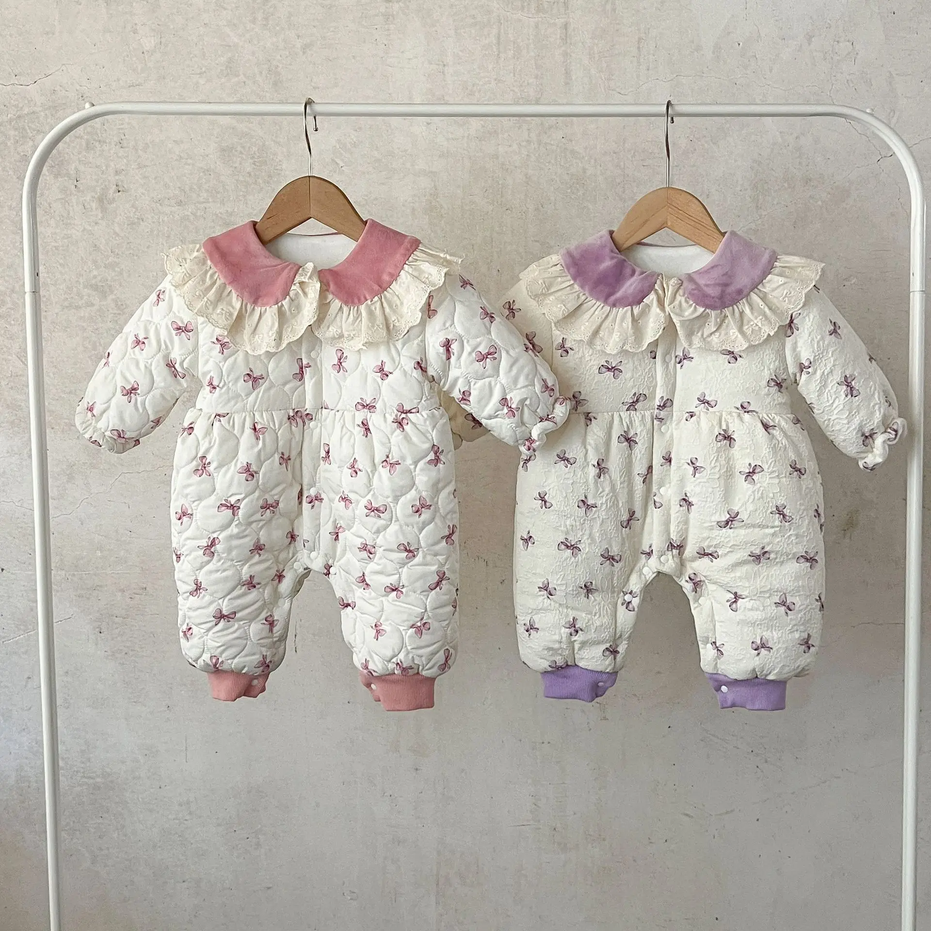 Winter Baby Girl Snowwear Parka Cotton Padded Warm Lace Turn Down Collar Newborn Girl Rompers Print Toddler Infant Girl Jumpsuit
Winter Baby Girl Snowwear Parka Cotton Padded Warm Lace Turn Down Collar Newborn Girl Rompers Print Toddler Infant Girl Jumpsuit