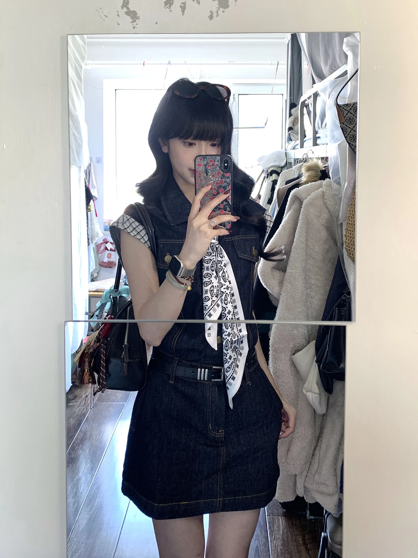 American Plaid Splicing Sleeveless Denim Dress Women's 2026 Summer New Retro Commuting Waist A-Line Short Skirt
American Plaid Splicing Sleeveless Denim Dress Women's 2026 Summer New Retro Commuting Waist A-Line Short Skirt