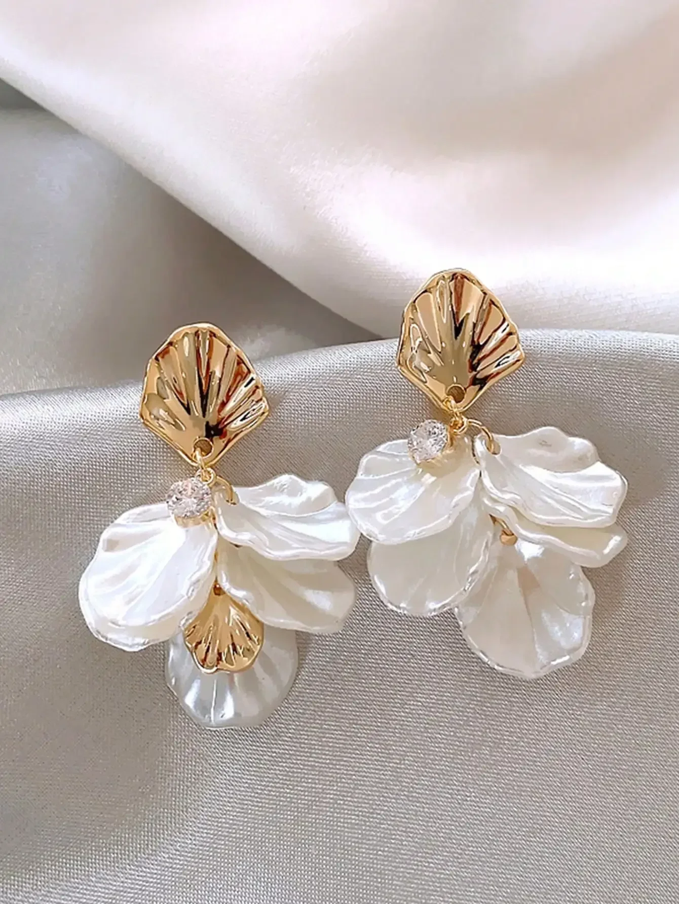 1pair Sweet High-Grade Delicate Petal & Flower Design Fashionable Daily Earrings For Elegant Women Valentines,Mom,Mother
1pair Sweet High-Grade Delicate Petal & Flower Design Fashionable Daily Earrings For Elegant Women Valentines,Mom,Mother